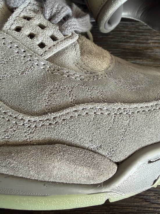 Jordan 4 Retro- KAWS Men’s size 10 - Picture 4 of 12